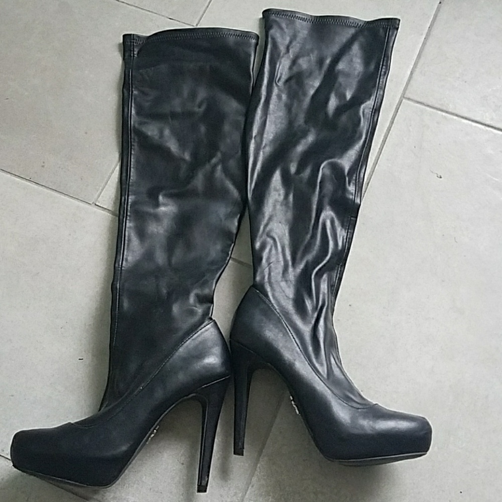 Jennifer Lopez over the knee boots